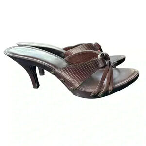 Harold’s 100% Leather kitten heel new brown